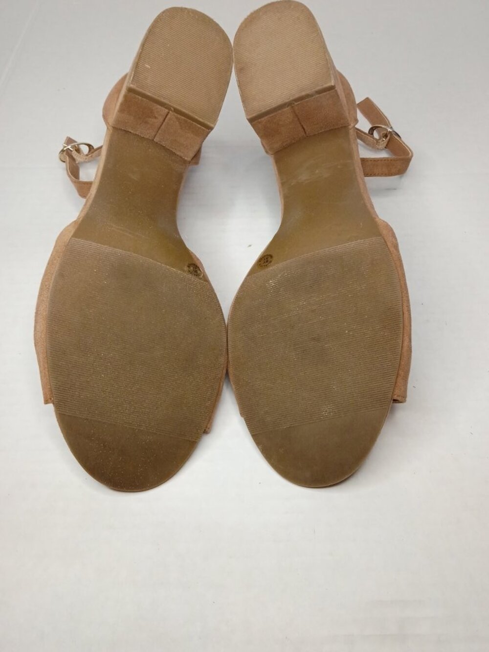 Worthington Ischia Tan Faux Suede Ankle Strap Block Heel Sandals Size 9.5M - Picture 6 of 7